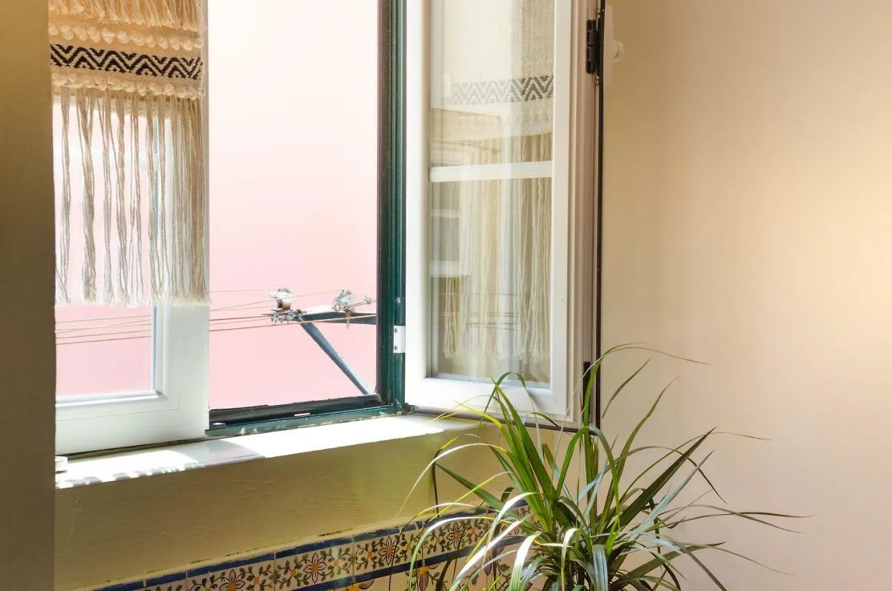 Lisboa Mouraria Downtown Apartment 0*,  البرتغال